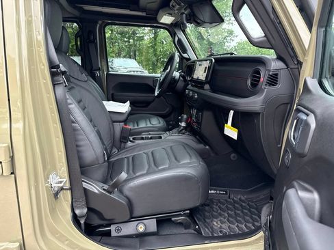 New 2026 Jeep Wrangler Unlimited Rubicon w/ Technology Group AWD/4WD image 32