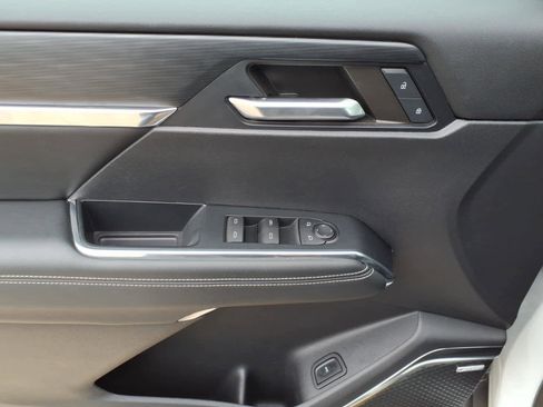 Certified 2024 GMC Acadia Elevation FWD image 3