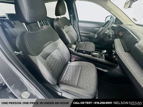 Used 2025 Nissan Kicks SV AWD/4WD image 25