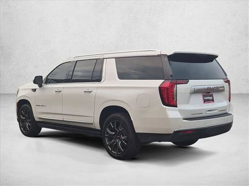 Used 2023 GMC Yukon XL Denali AWD/4WD image 8