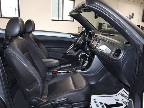 Used 2018 Volkswagen Beetle 2.0T S FWD image 19