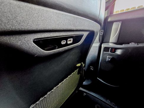 Used 2025 Chrysler Pacifica Limited image 40