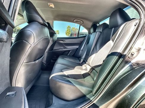 Used 2021 Toyota Camry SE image 4