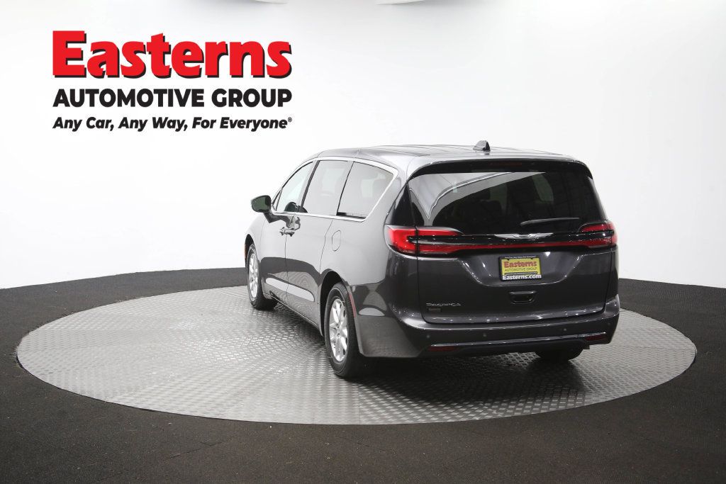 Used 2023 Chrysler Pacifica Touring-L FWD image 69