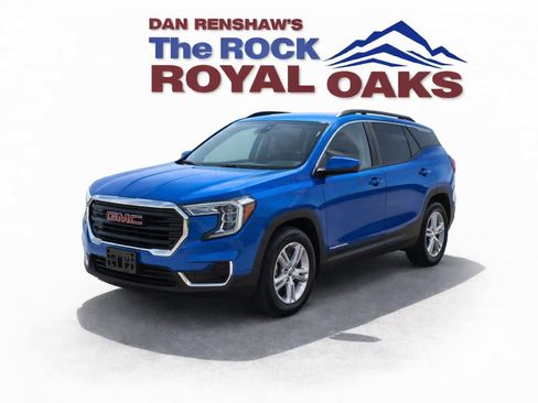 Used 2024 GMC Terrain SLE w/ Driver Convenience Package image 1