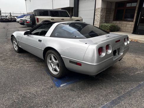 Used 1996 Chevrolet Corvette Coupe RWD image 2