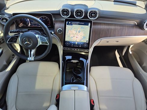 Used 2025 Mercedes-Benz GLC 300 image 34