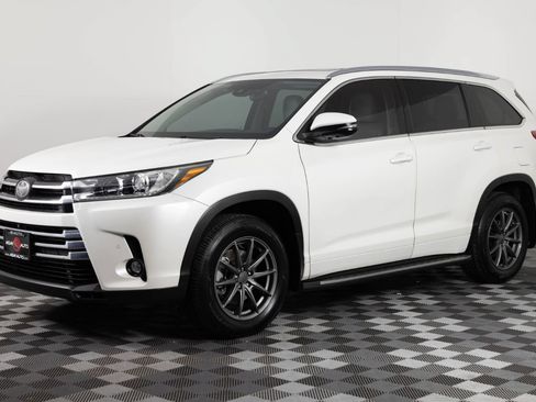 Used 2019 Toyota Highlander Limited Platinum AWD/4WD image 1