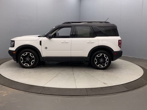 Used 2022 Ford Bronco Sport Outer Banks w/ Tech Package AWD/4WD image 2