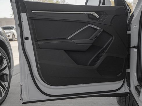 Used 2025 Audi Q3 2.0T Premium w/ Convenience Package image 8