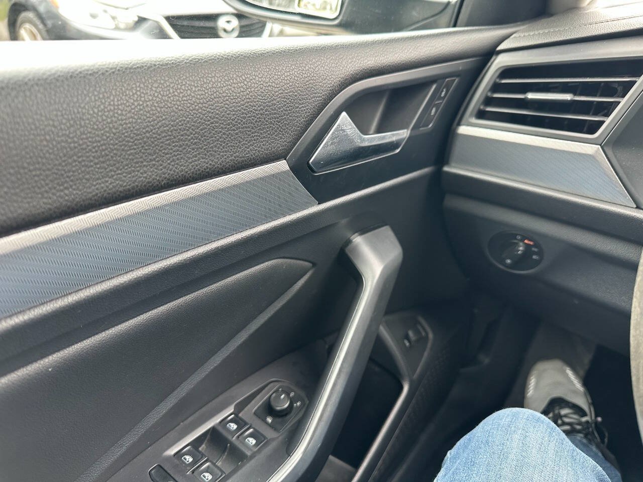 Used 2019 Volkswagen Jetta SE FWD image 17