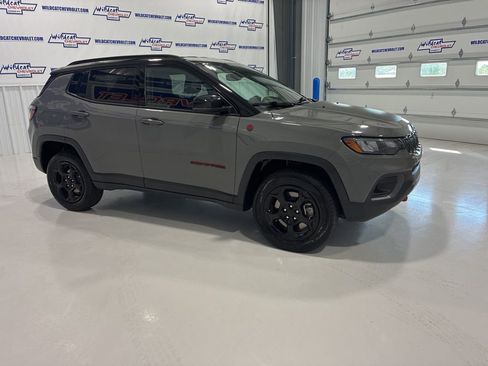 Used 2024 Jeep Compass Trailhawk AWD/4WD image 7