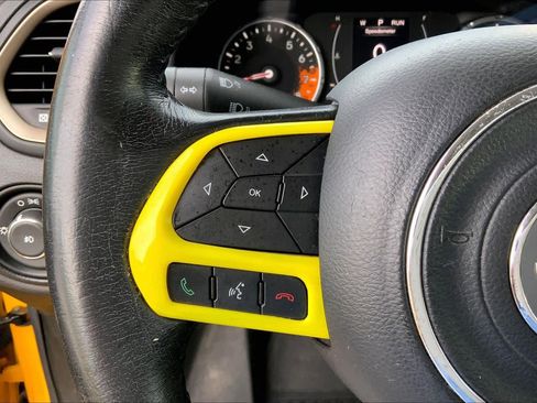 Used 2016 Jeep Renegade Latitude FWD image 23