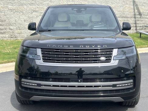 Used 2024 Land Rover Range Rover Long Wheelbase SE image 11