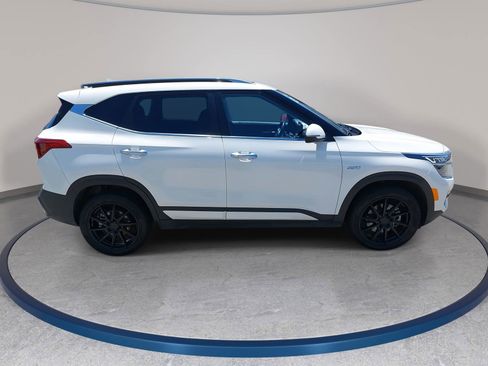 Used 2021 Kia Seltos SX w/ SX Sunroof Package AWD/4WD image 4