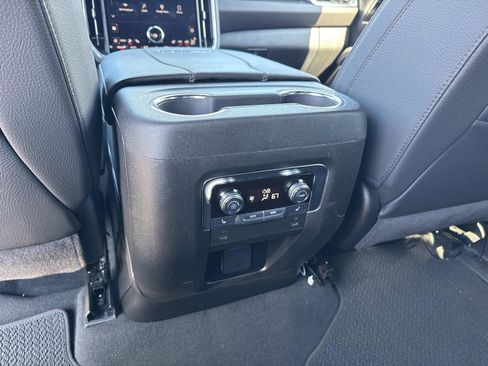 Used 2025 GMC Yukon XL Denali image 16