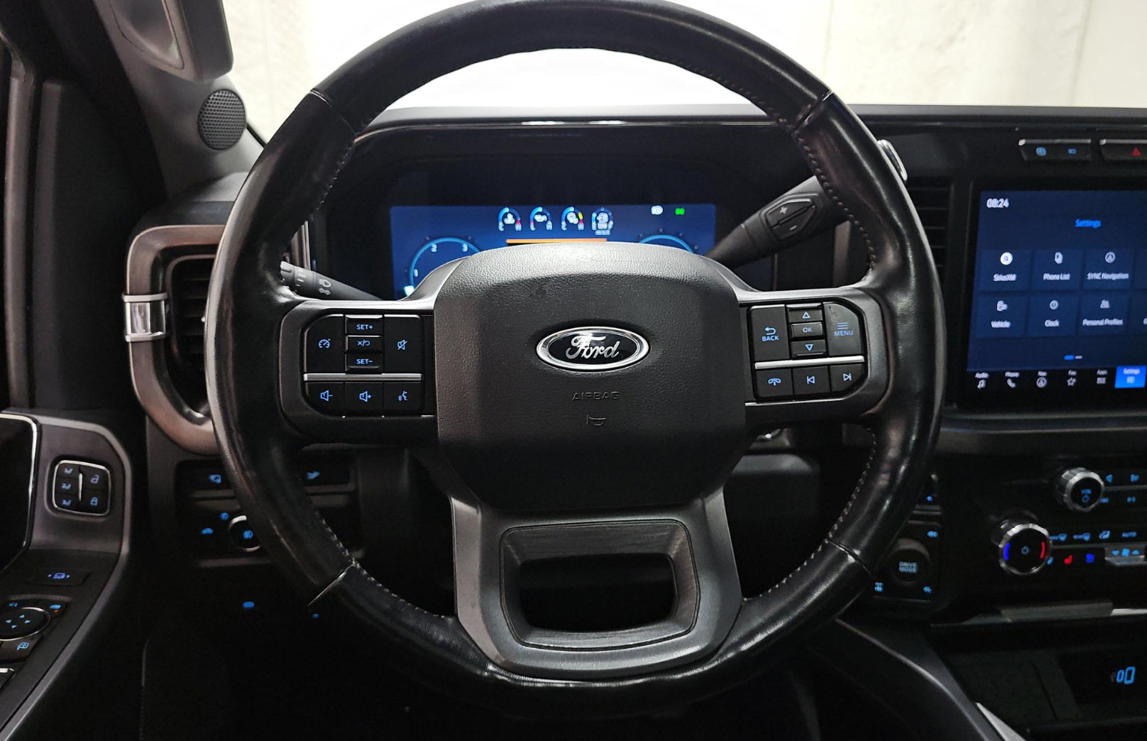 Used 2024 Ford F250 Lariat w/ Sport Appearance Package AWD/4WD image 9
