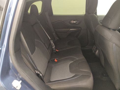 Used 2020 Jeep Cherokee Latitude FWD image 19