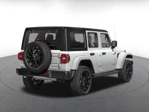 Used 2023 Jeep Wrangler Unlimited Sahara AWD/4WD image 2
