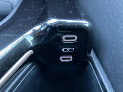 Used 2025 Toyota Crown Signia Limited image 32