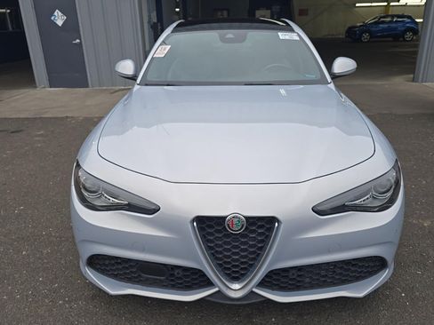 Used 2022 Alfa Romeo Giulia Ti RWD image 2