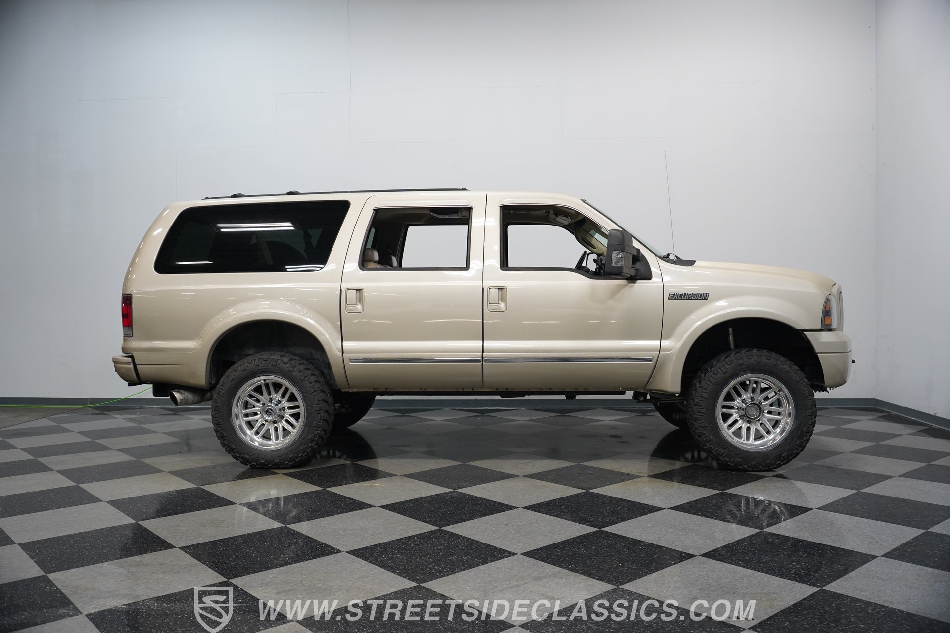 Used 2005 Ford Excursion Limited AWD/4WD image 14