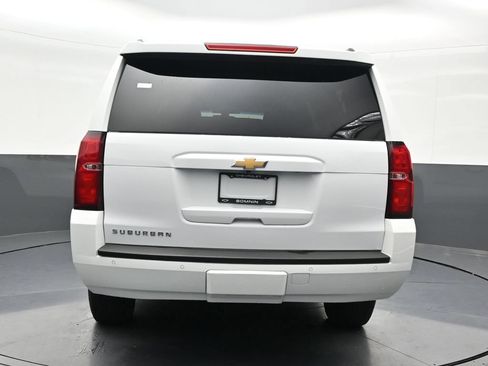 Used 2020 Chevrolet Suburban LS RWD image 4
