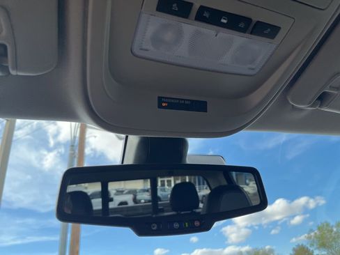 Used 2022 Chevrolet Colorado Z71 w/ Z71 Midnight Edition image 16