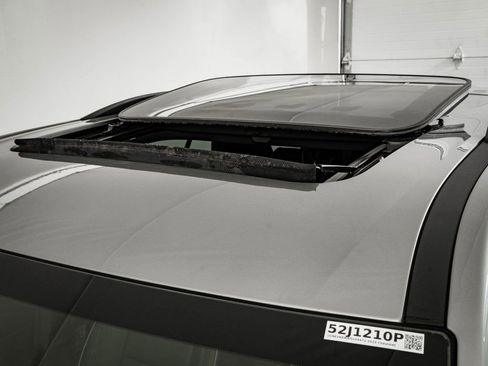 Used 2023 Chevrolet Traverse Premier image 14