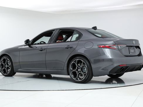 Used 2025 Alfa Romeo Giulia w/ Driving Assist Package image 3