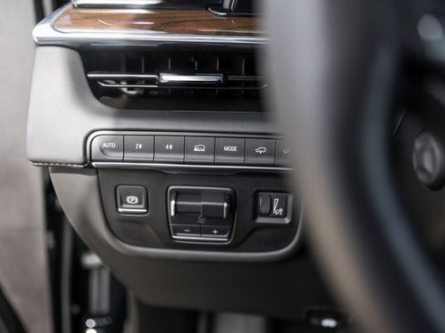 Used 2024 Cadillac Escalade Premium Luxury Platinum image 15