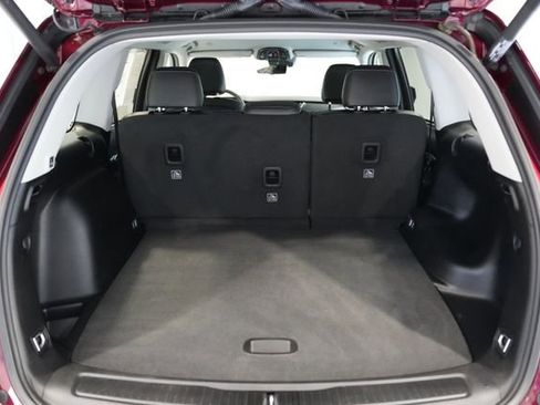 Used 2024 Jeep Grand Cherokee Limited w/ Luxury Tech Group II image 10