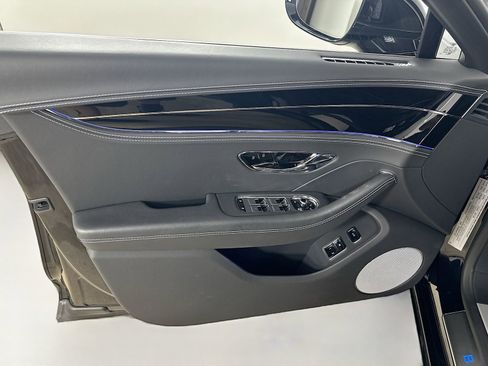 Used 2024 Bentley Flying Spur V8 AWD/4WD image 17
