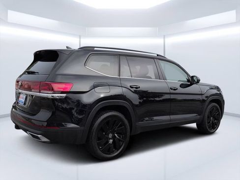 Used 2025 Volkswagen Atlas SE FWD image 3