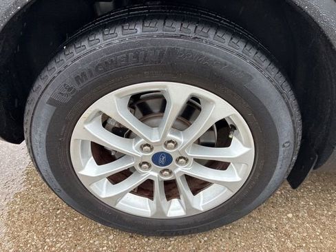 Used 2021 Ford Escape SE w/ Cold Weather Package FWD image 11