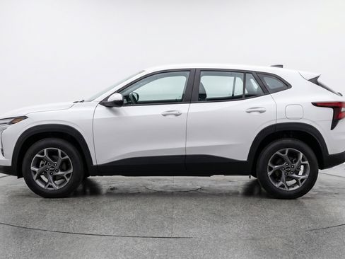 Used 2025 Chevrolet Trax LT w/ LT Convenience Package FWD image 5