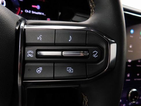 Used 2024 GMC Acadia AT4 w/ Luxury Package image 32