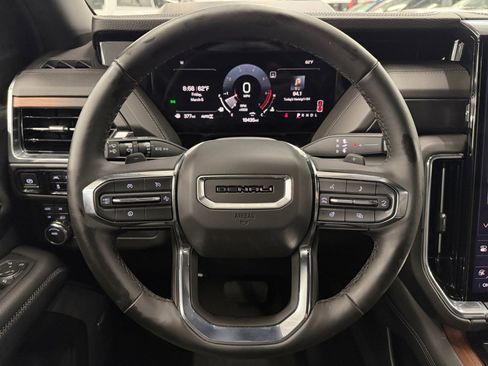 Used 2025 GMC Yukon Denali image 17
