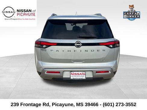 Used 2025 Nissan Pathfinder SL FWD image 4