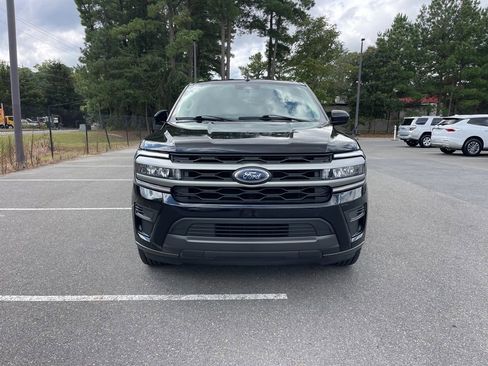Certified 2024 Ford Expedition XLT image 3
