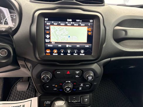 Used 2023 Jeep Renegade Latitude AWD/4WD image 21