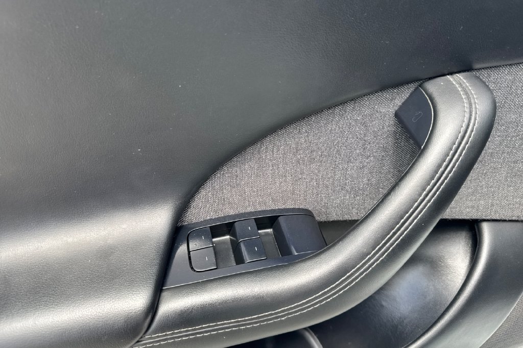 Used 2022 Tesla Model S AWD/4WD image 10