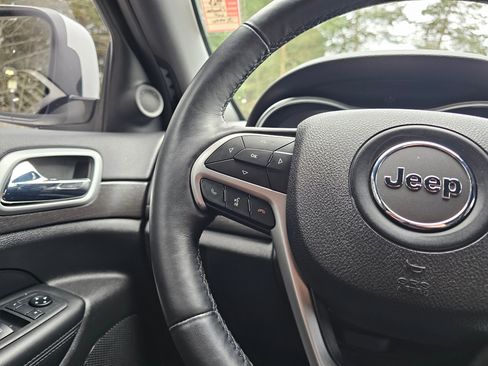 Used 2018 Jeep Grand Cherokee Altitude image 27