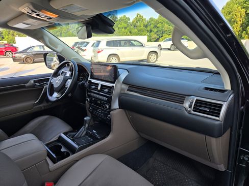 Used 2022 Lexus GX 460 Luxury w/ Accessory Package AWD/4WD image 28