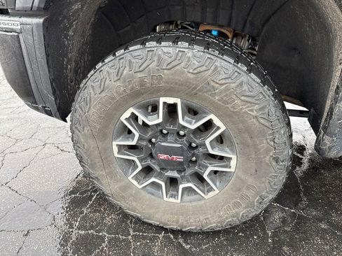 Used 2024 GMC Sierra 2500 AT4X image 6