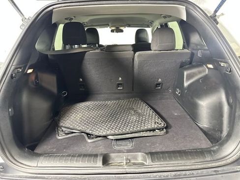 Used 2019 Jeep Cherokee Latitude w/ Cold Weather Group image 26