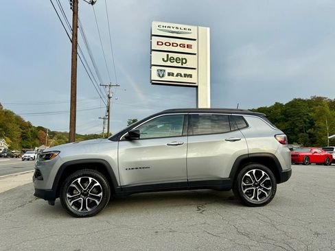 Used 2022 Jeep Compass Limited image 2