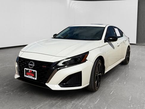 Used 2025 Nissan Altima 2.5 SR w/ SR Premium Package FWD image 1