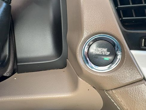 Used 2017 GMC Yukon XL SLT w/ Premium Edition image 34