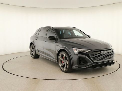 Certified 2024 Audi SQ8 e-tron Premium Plus w/ Black Optic Package AWD/4WD image 10
